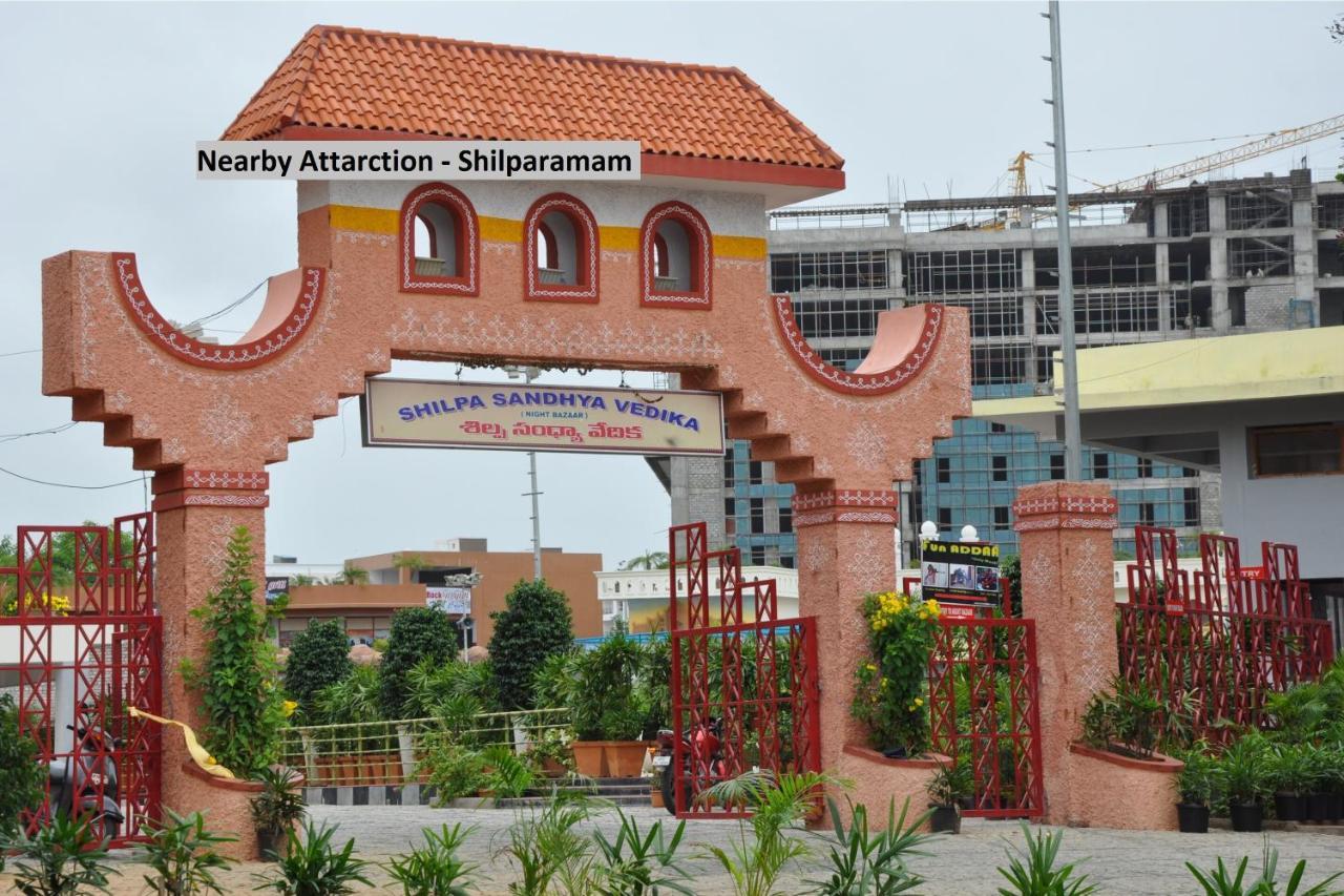 Oyo 10373 Apartment The Icon Homes Hyderabad Exterior foto